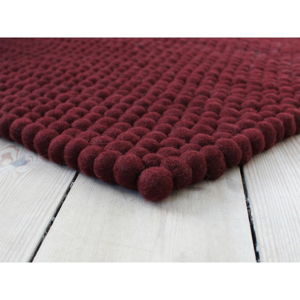 Tmavě višňový kuličkový vlněný koberec Wooldot Ball Rugs, 120 x 180 cm