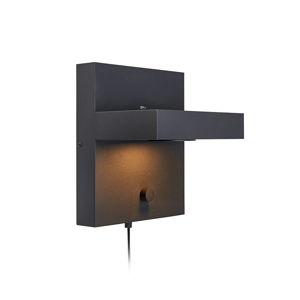 Černá nástěnná lampa s poličkou a USB nabíjecí stanicí Markslöjd Kubik