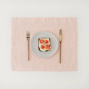 Růžové lněné prostírání Linen Tales, 35 x 45 cm