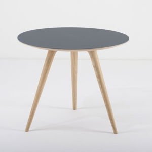 Příruční stolek z dubového dřeva s modrou deskou Gazzda Arp, ⌀ 55 cm