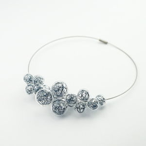 Skleněný modrý náhrdelník Ko-ra-le Wired Foam