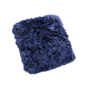 Tmavě modrý polštář z ovčí kožešiny Royal Dream Sheepskin, 45 x 45 cm